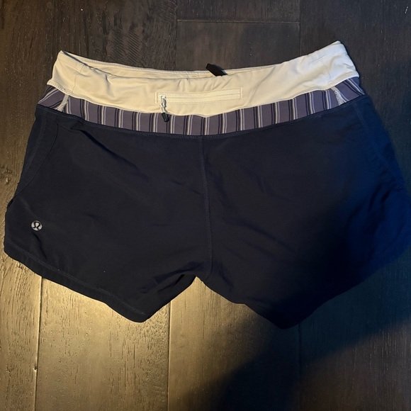 Lululemon groove run shorts - Picture 2 of 2
